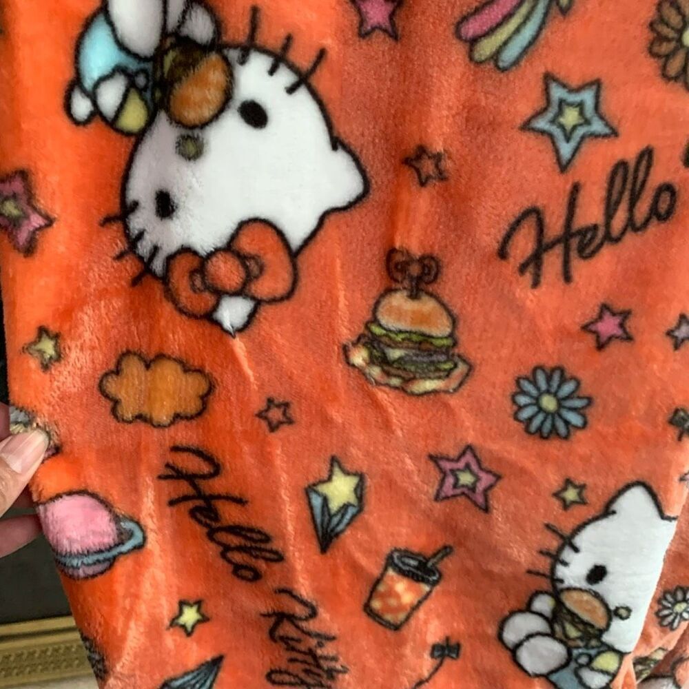Hello kitty cloud throw blanket hamburger theme summer hellokittycore - Picture 9 of 10